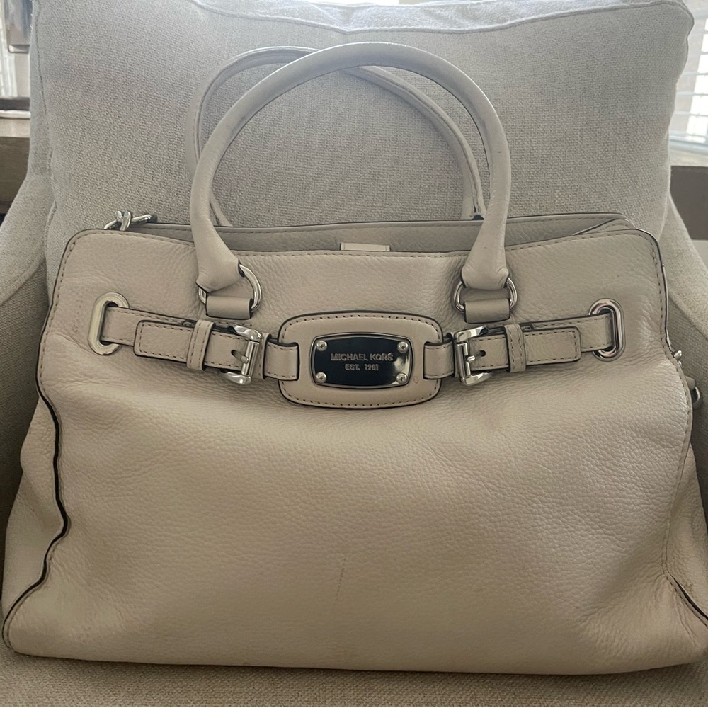 Michael Kors 100% Leather off white bag, slightly worn.